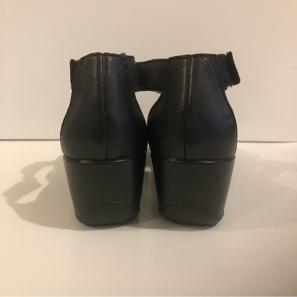 Naturalizer Black Wedge Strap Sandals NWOT - Picture 4 of 15